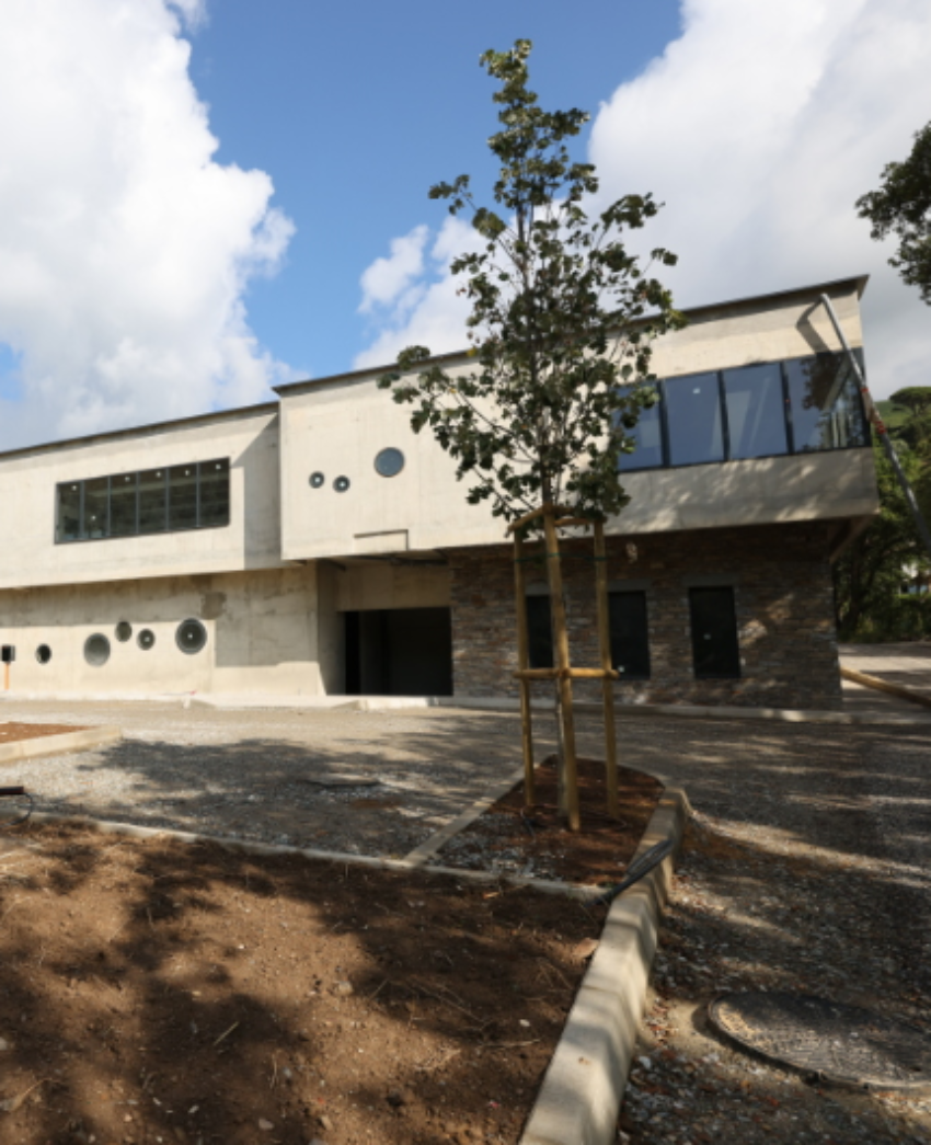 Rentrée scolaire 2023, à Miomu : inauguration d’un tout nouvel établissement inscrit dans l’air du temps, accompagnée de nouveaux dispositifs à destination des parents et enfants.