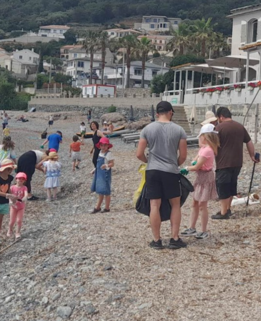 Nouvelle édition de l’opération « Plage Propre » à Miomu : une collecte de déchets réalisée par les élèves de Santa Maria di Lota, investis dans la préservation de notre littoral !